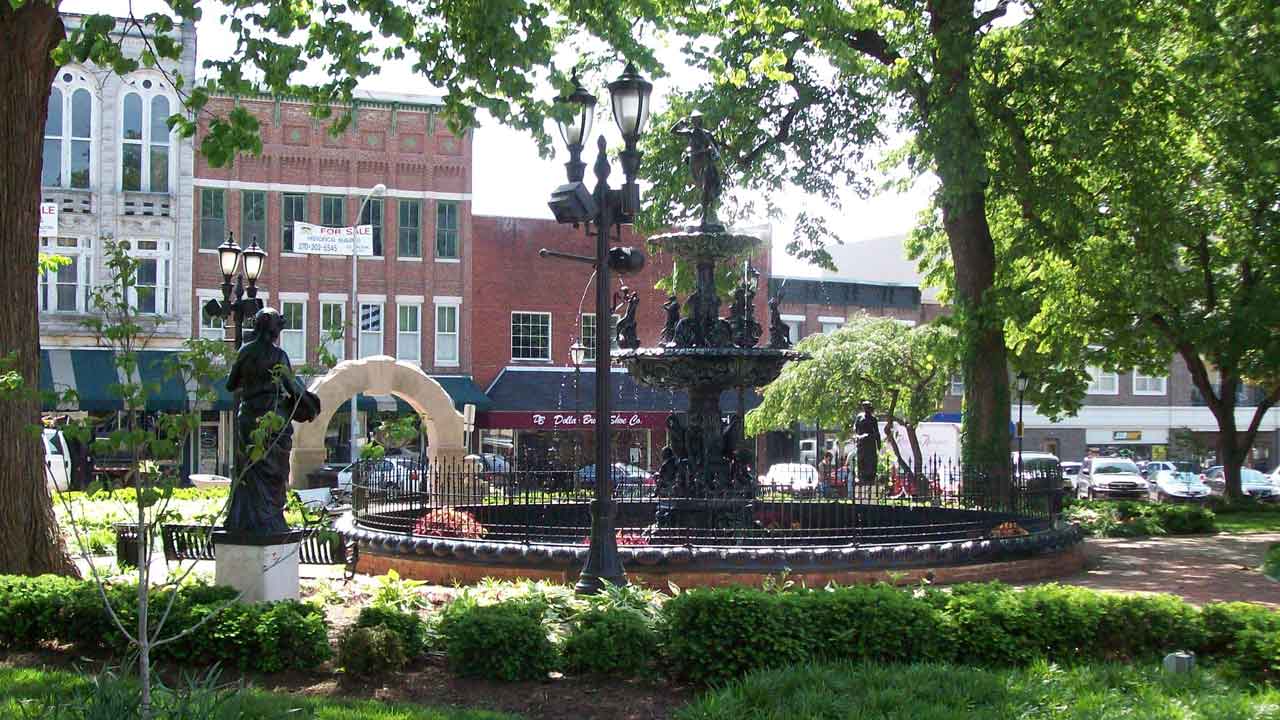 Fountain Square Park in Bowling Green Kentucky